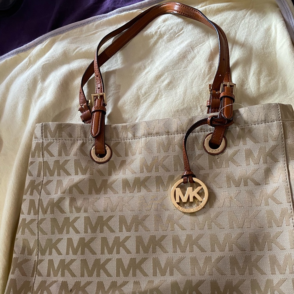 Tote bags no tear excellent condition